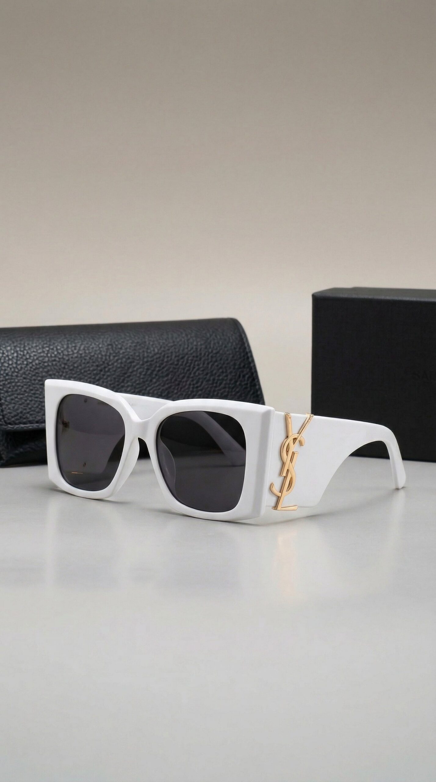 Oversized M119 Sunglasses – White - Image 2