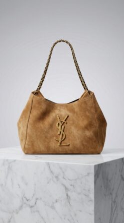 JAMIE SHOPPING IN SUEDE