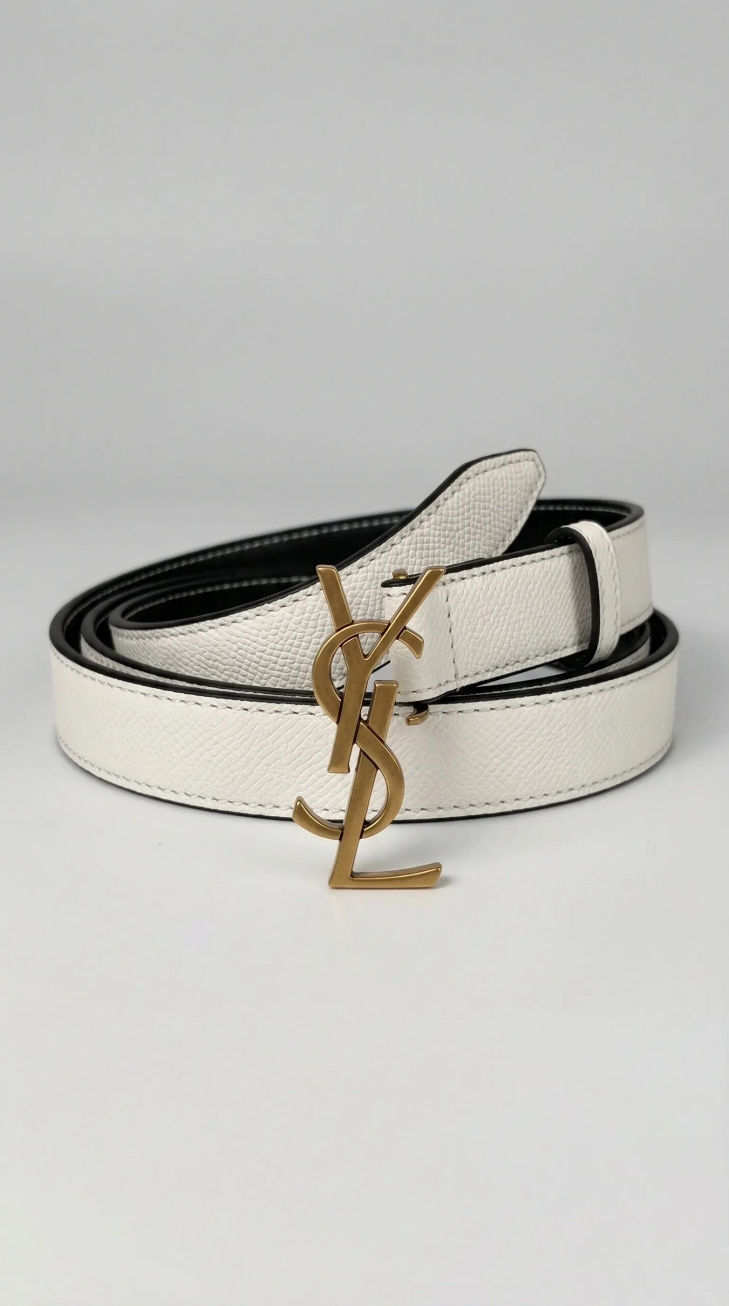 Cassandre Logo Leather Belt – White / Black (Gold Hardware)